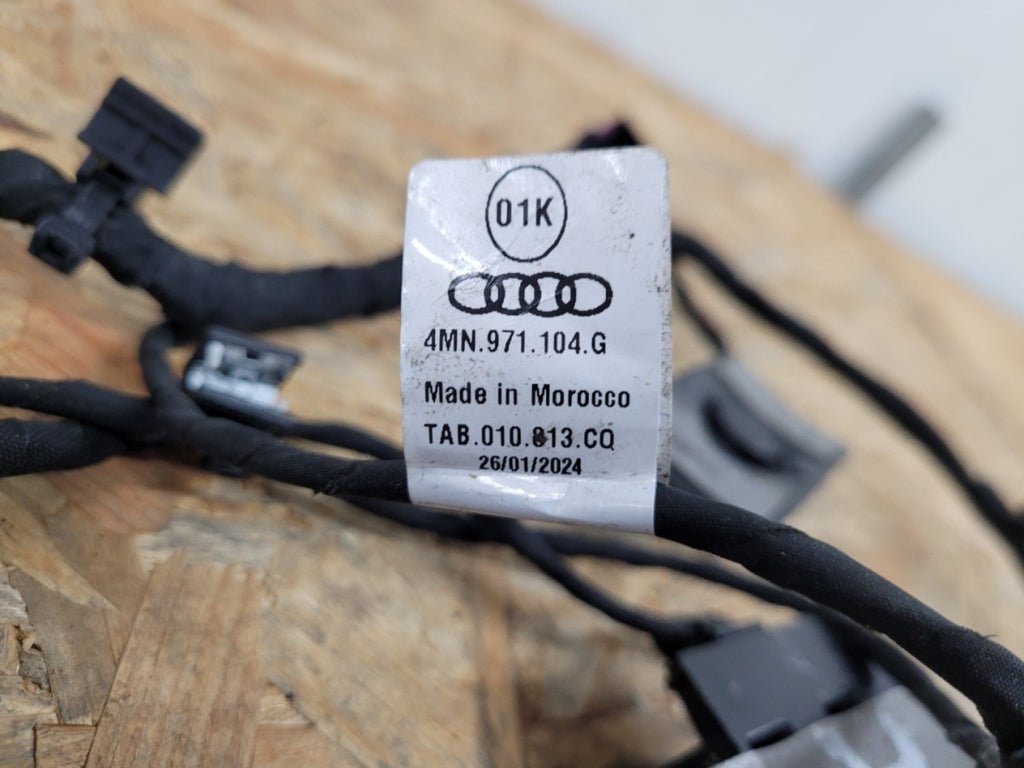 Instalacja wiązka PDC kamerka lusterka Audi Q8 4MN
