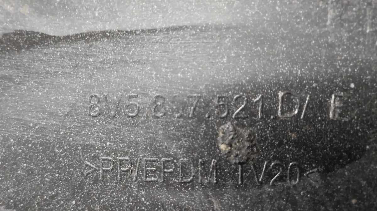 Zadnji branik Spoiler dokładka dyfuzor AUDI A3 8V5 SEDAN 13- 8V5807521