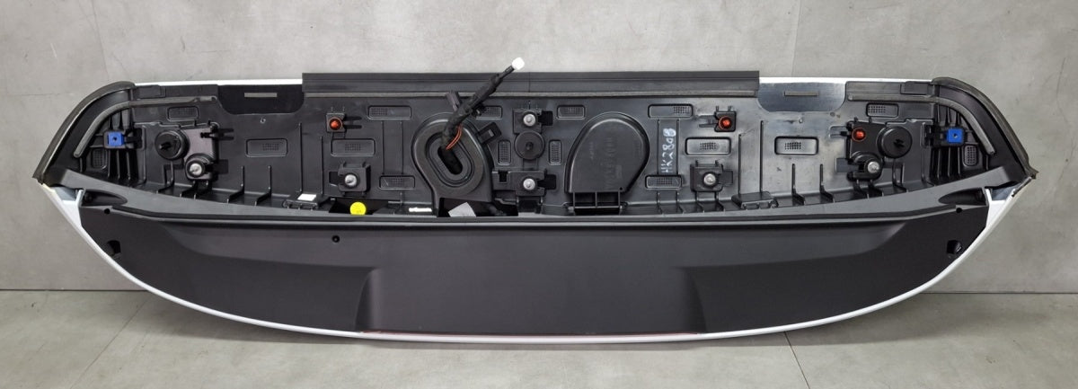 Spojler gepek vrata Vw Volkswagen Passat B9 3J0 R-Line kombi 24-