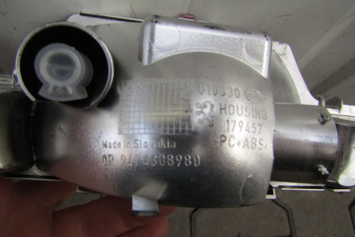 Lampa lampka zadnji zadnji przeciwmgielna PEUGEOT 208 2 II 19-