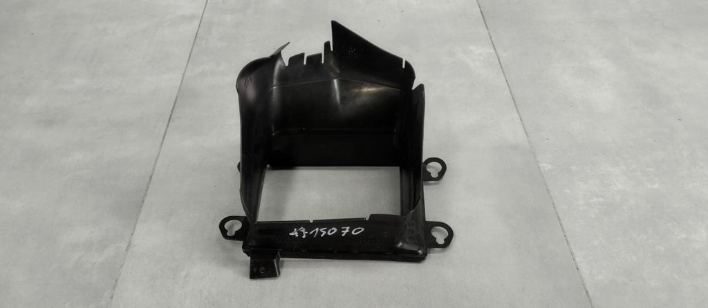 Usisnik Prowadnica zraka lijevi Audi Q8 / Q7 18- 4M8121333 / 4M0121333