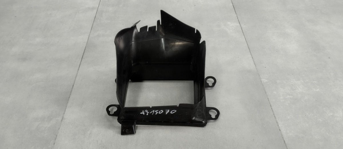 Usisnik Prowadnica zraka lijevi Audi Q8 / Q7 18- 4M8121333 / 4M0121333