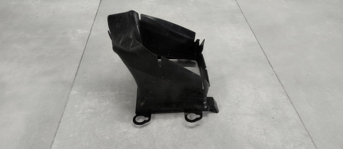Usisnik Prowadnica zraka lijevi Audi Q8 / Q7 18- 4M8121333 / 4M0121333