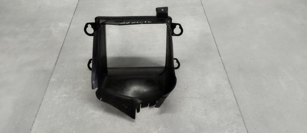 Usisnik Prowadnica zraka lijevi Audi Q8 / Q7 18- 4M8121333 / 4M0121333