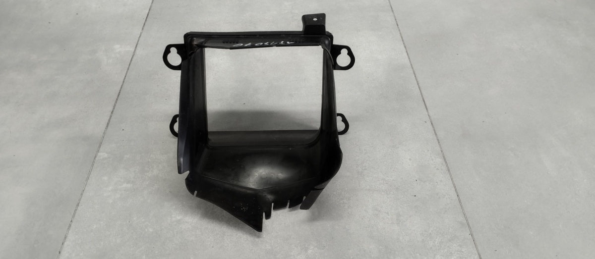 Usisnik Prowadnica zraka lijevi Audi Q8 / Q7 18- 4M8121333 / 4M0121333
