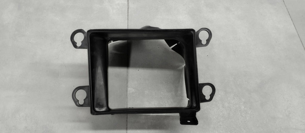 Usisnik Prowadnica zraka lijevi Audi Q8 / Q7 18- 4M8121333 / 4M0121333