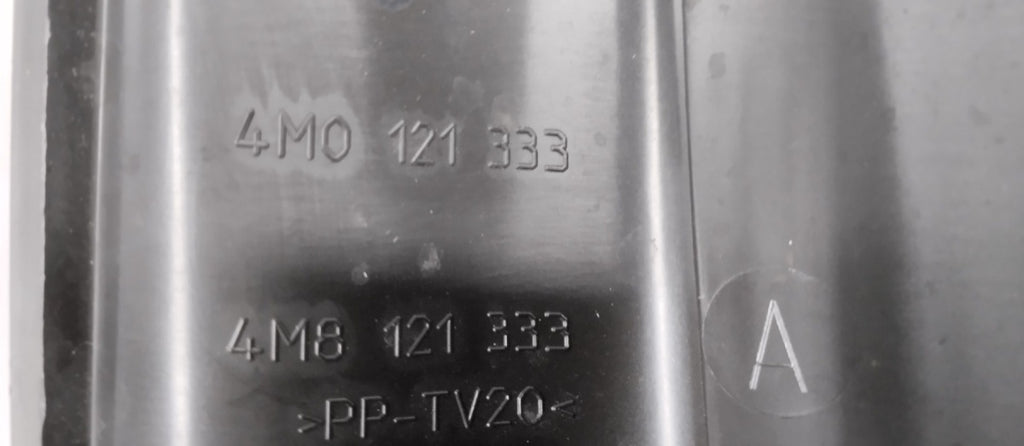 Usisnik Prowadnica zraka hladnjaka lijevi Audi Q8 4M8145333C