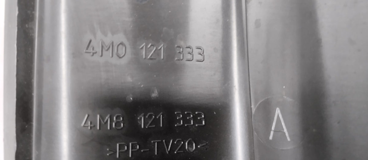 Usisnik Prowadnica zraka hladnjaka lijevi Audi Q8 4M8145333C