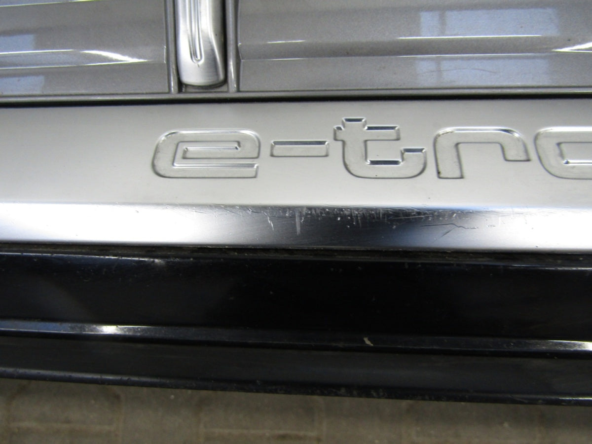 Prednji branik Audi E Tron 4KE 18-