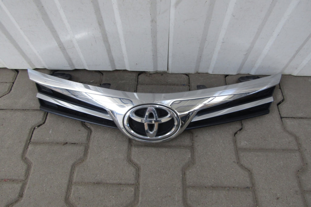 Prednji branik Toyota Corolla XI E16 Lift 16-18 + GRILL
