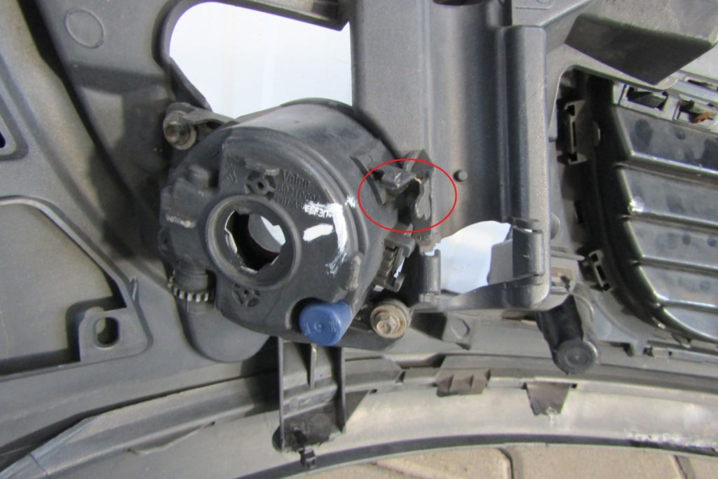 Prednji branik Renault Megane 3 III Lift 12-14