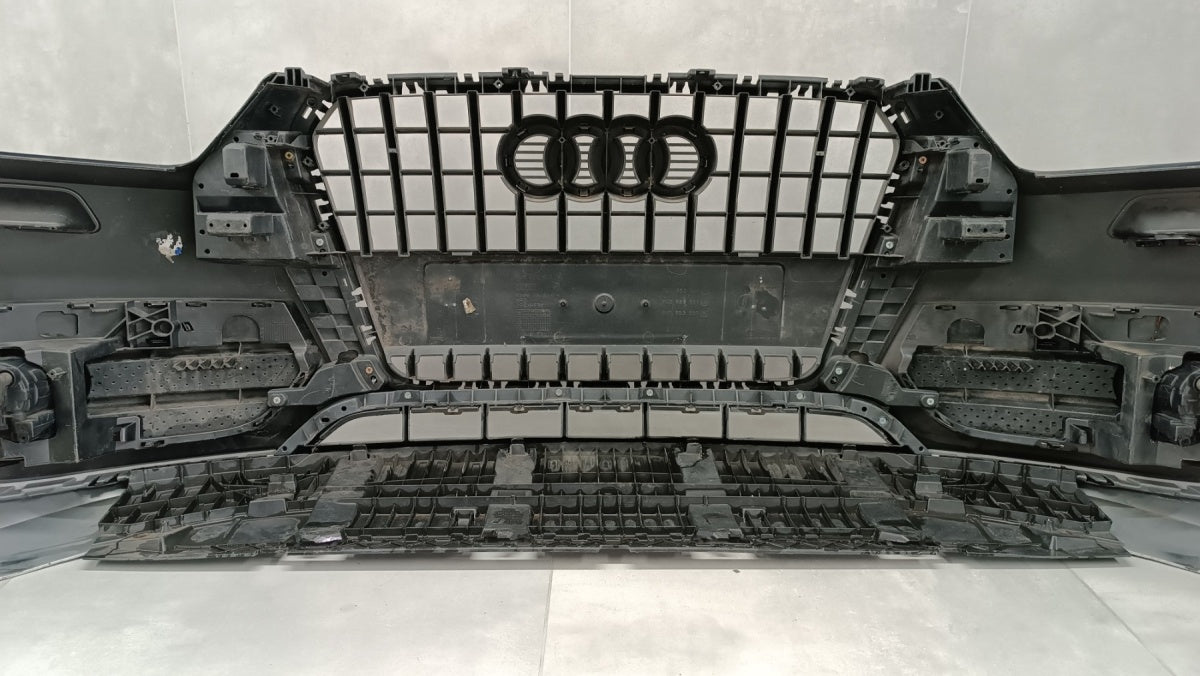 Prednji branik Audi Q3 8U0 11-14 / + 2 halogeny