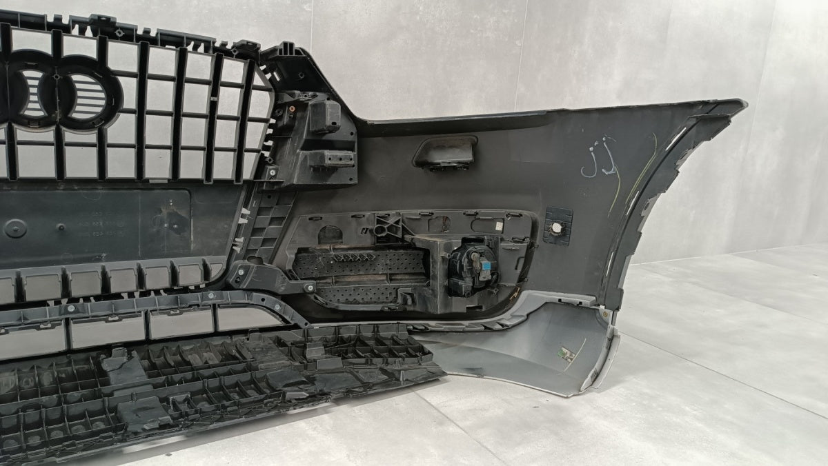 Prednji branik Audi Q3 8U0 11-14 / + 2 halogeny
