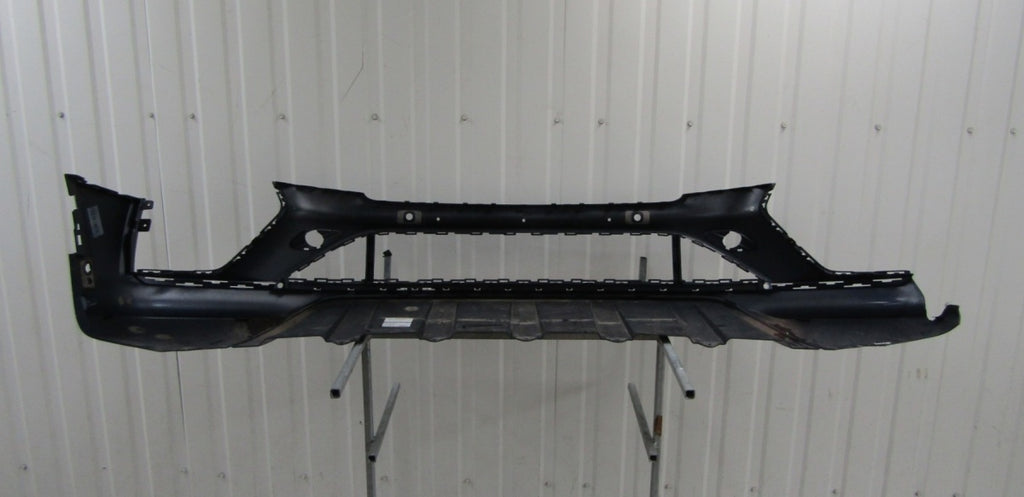 Prednji branik BENTLEY BENTAYGA LIFT 36A 20- /USZKODZONY