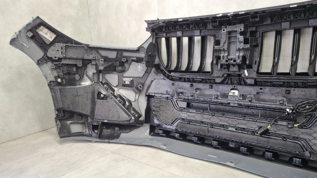 Prednji branik BMW X1 U11 M paket 22-
