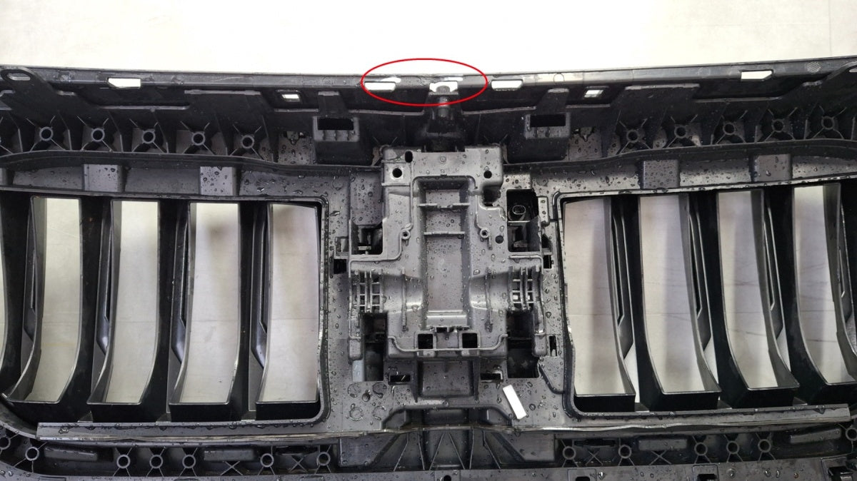 Prednji branik BMW X1 U11 M paket 22-
