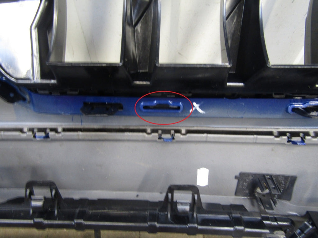 Prednji branik BMW X1 U11 M paket 22-