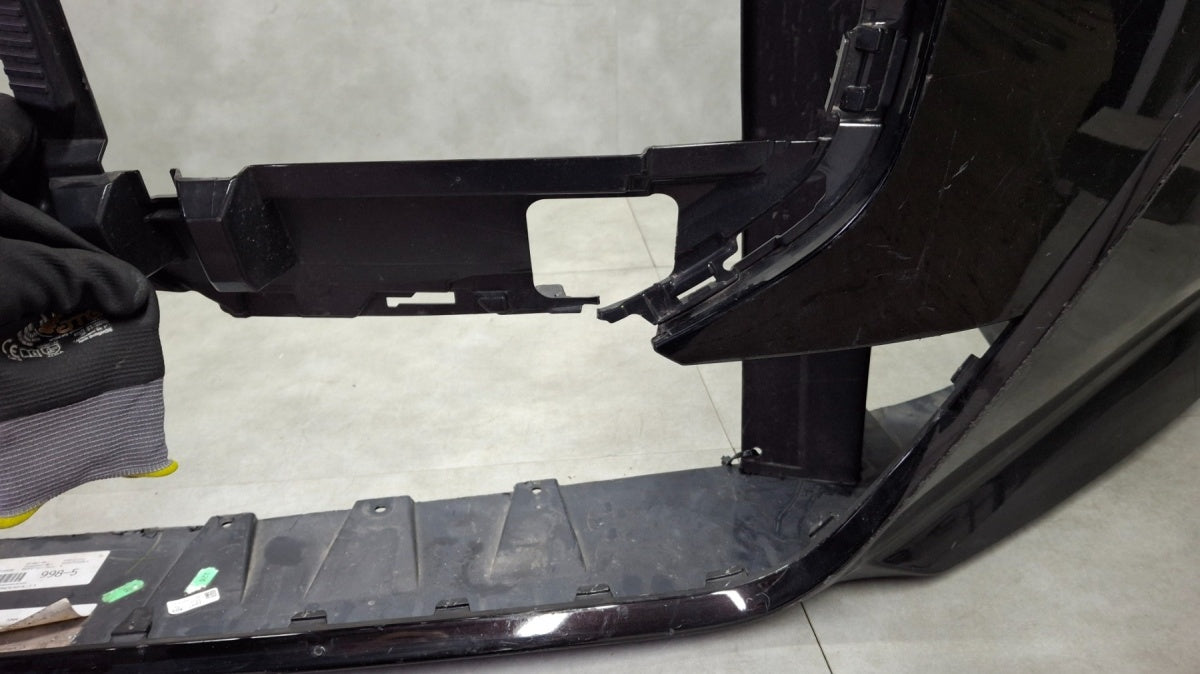 Prednji branik BMW 7 G70 M paket 22-25