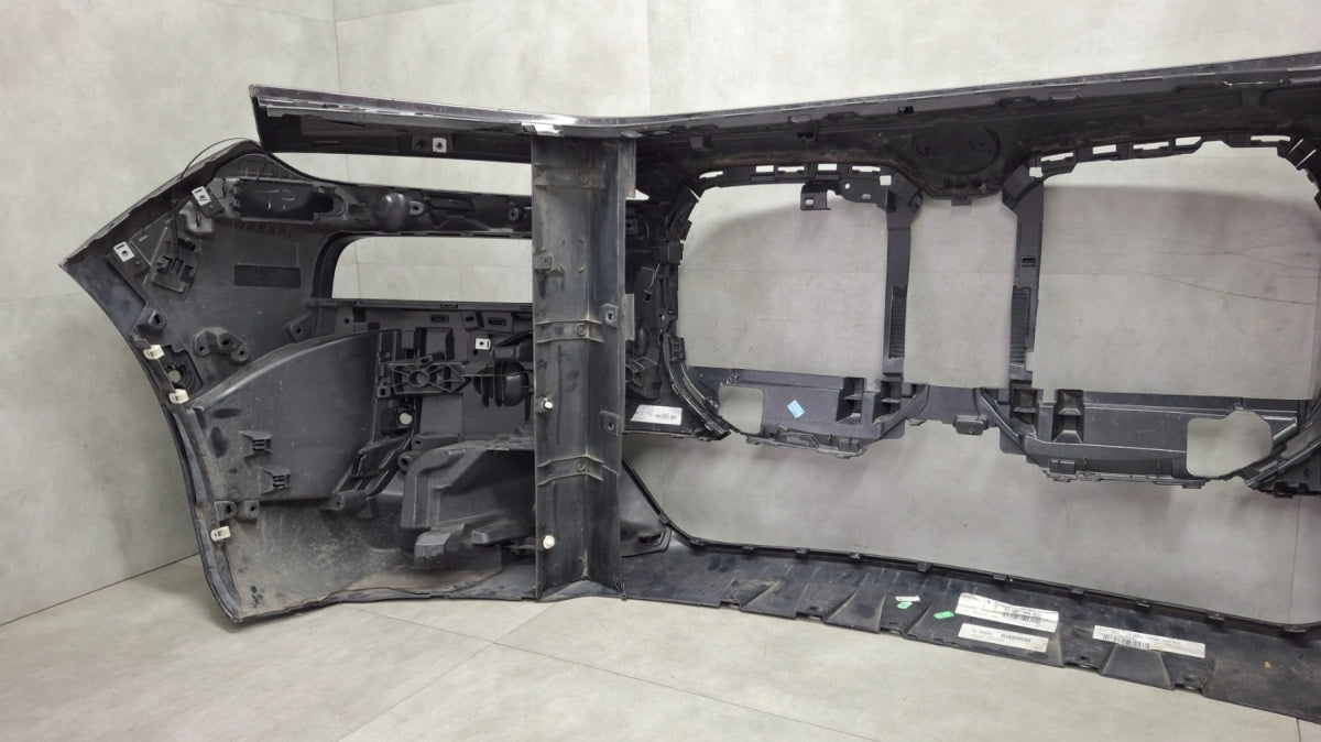 Prednji branik BMW 7 G70 M paket 22-25