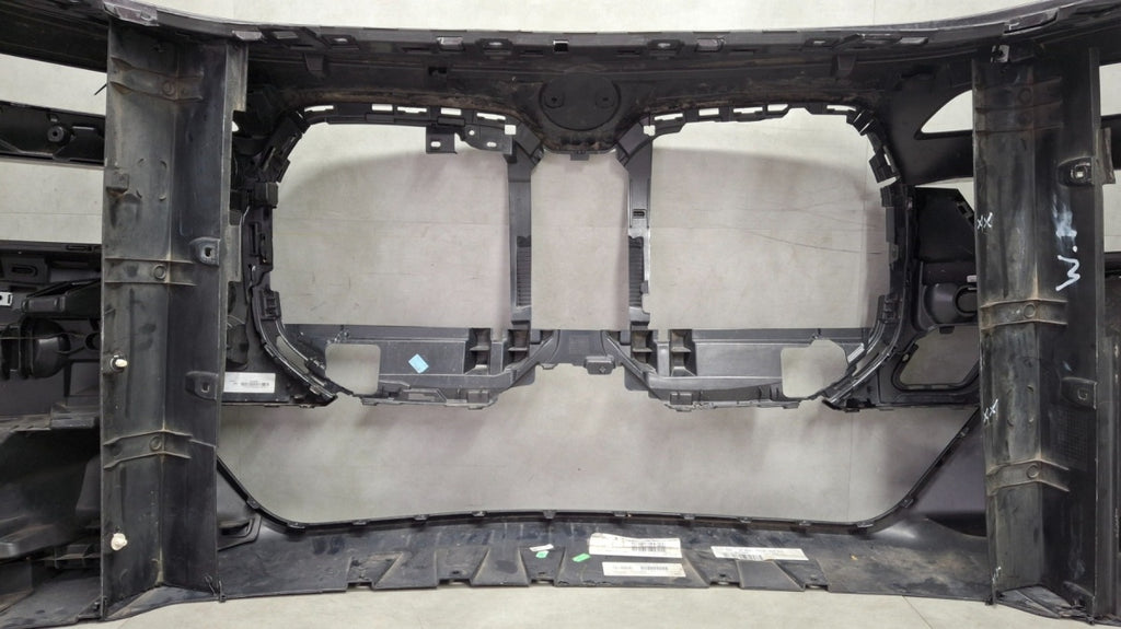 Prednji branik BMW 7 G70 M paket 22-25