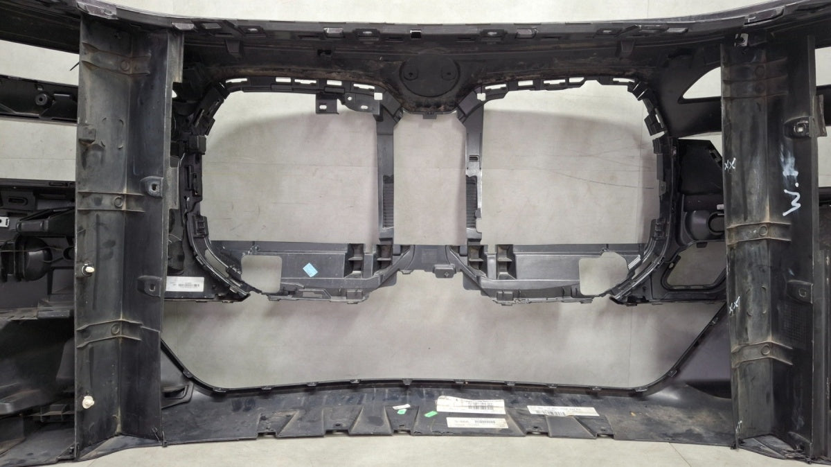 Prednji branik BMW 7 G70 M paket 22-25