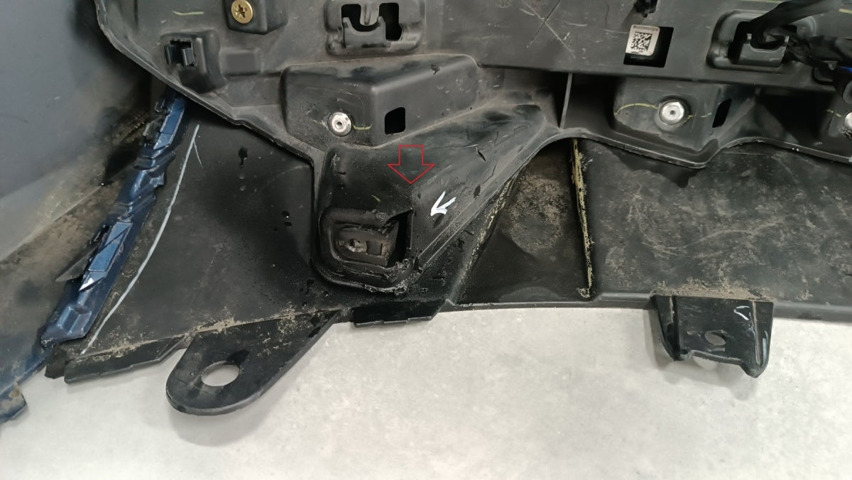 Zadnji branik BMW iX I20 M paket M-paket 21- /+ wiązka