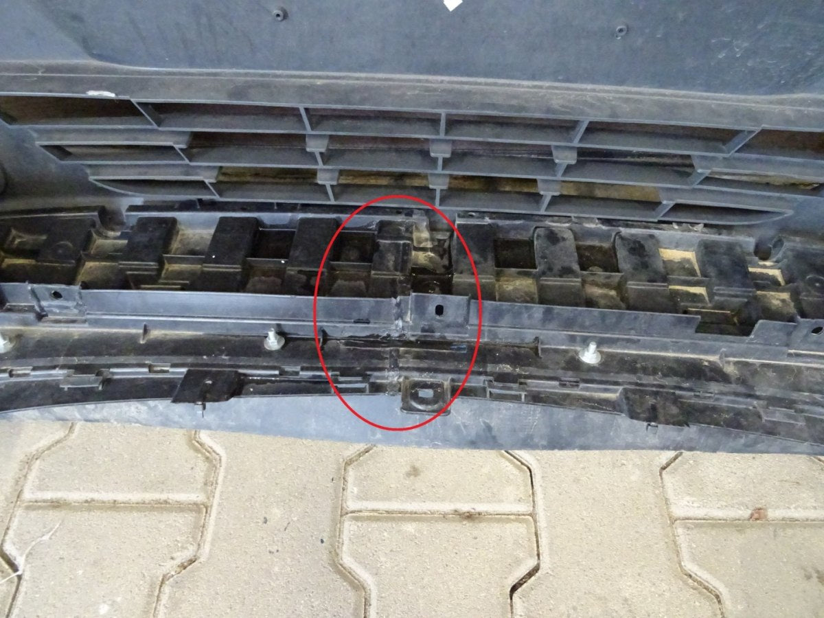 Prednji branik Ford Transit Courier 13-