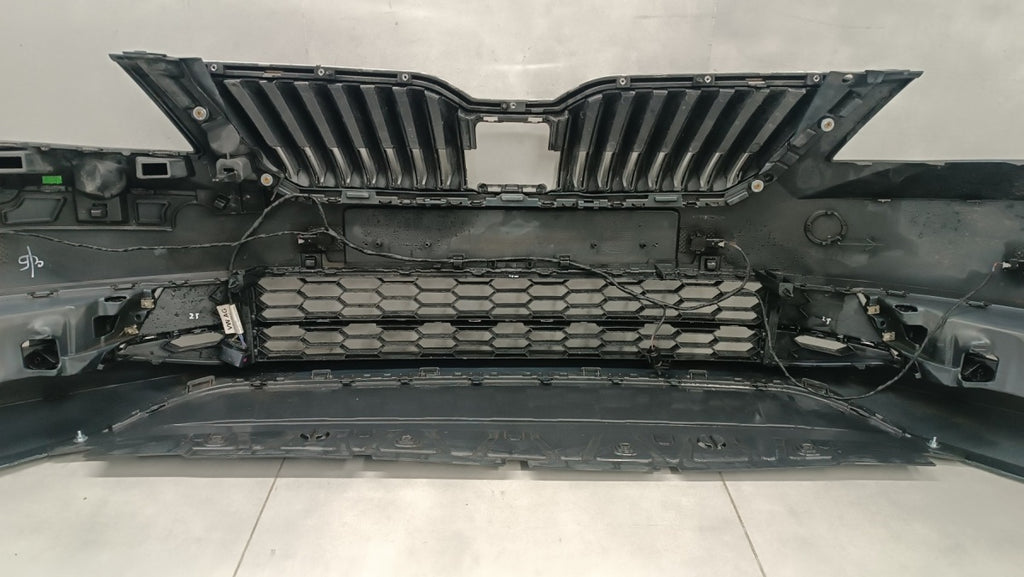 Prednji branik Skoda Superb III 15-19 /+ wiązka + PDC