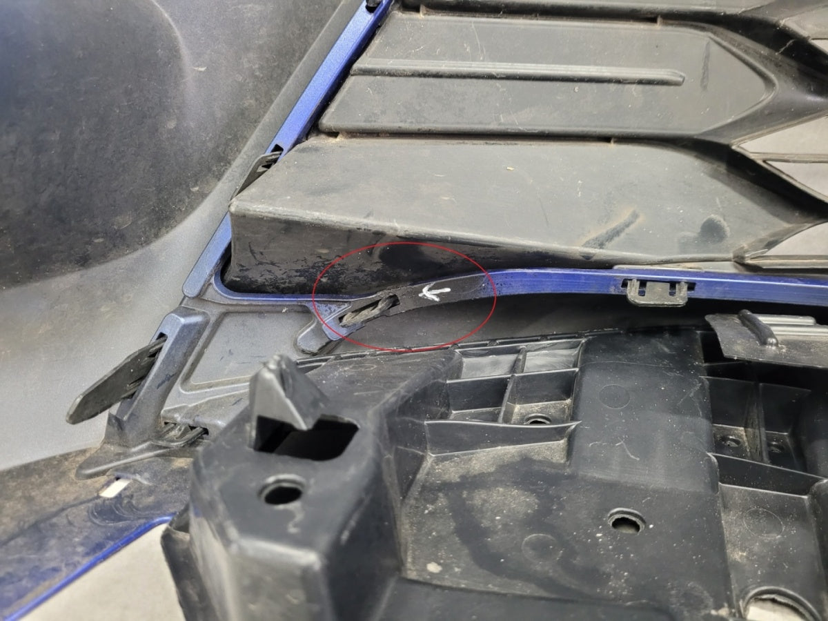 Prednji branik Toyota Yaris 3 III Lift 17-