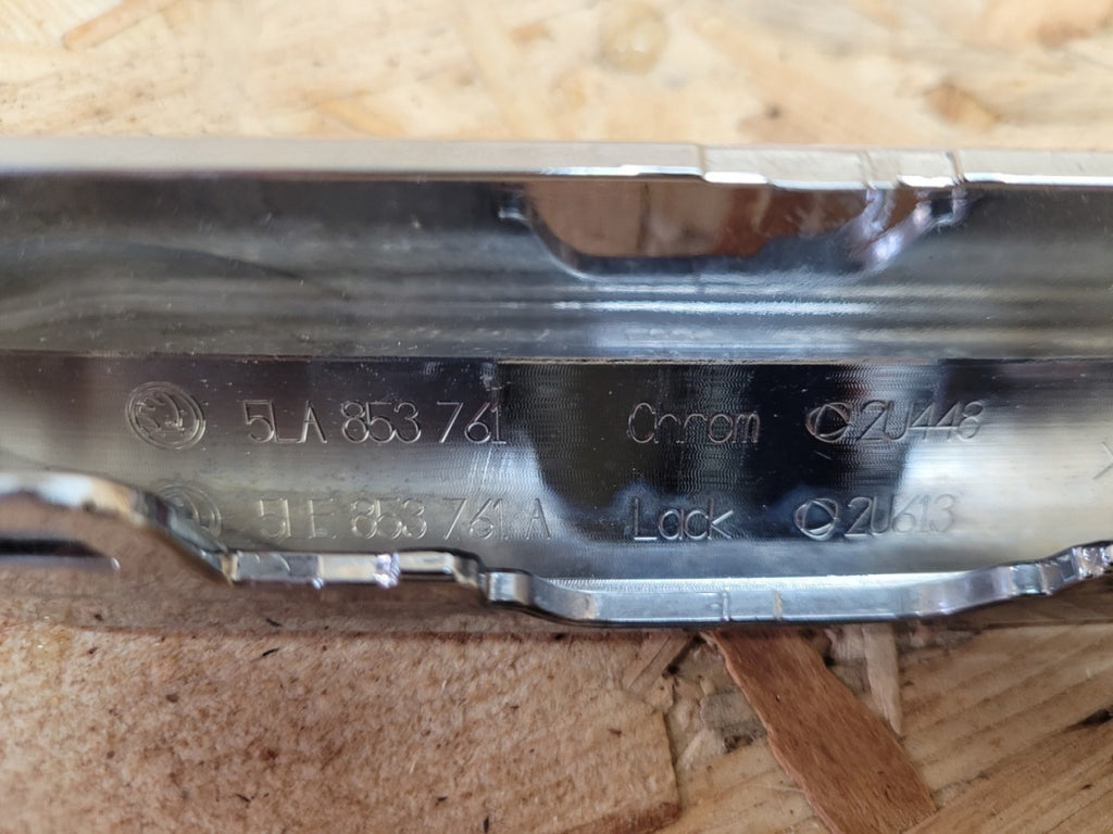 Maska (grill) Ramka hrom a atrapy prednja Skoda Enyaq 5LA 20-