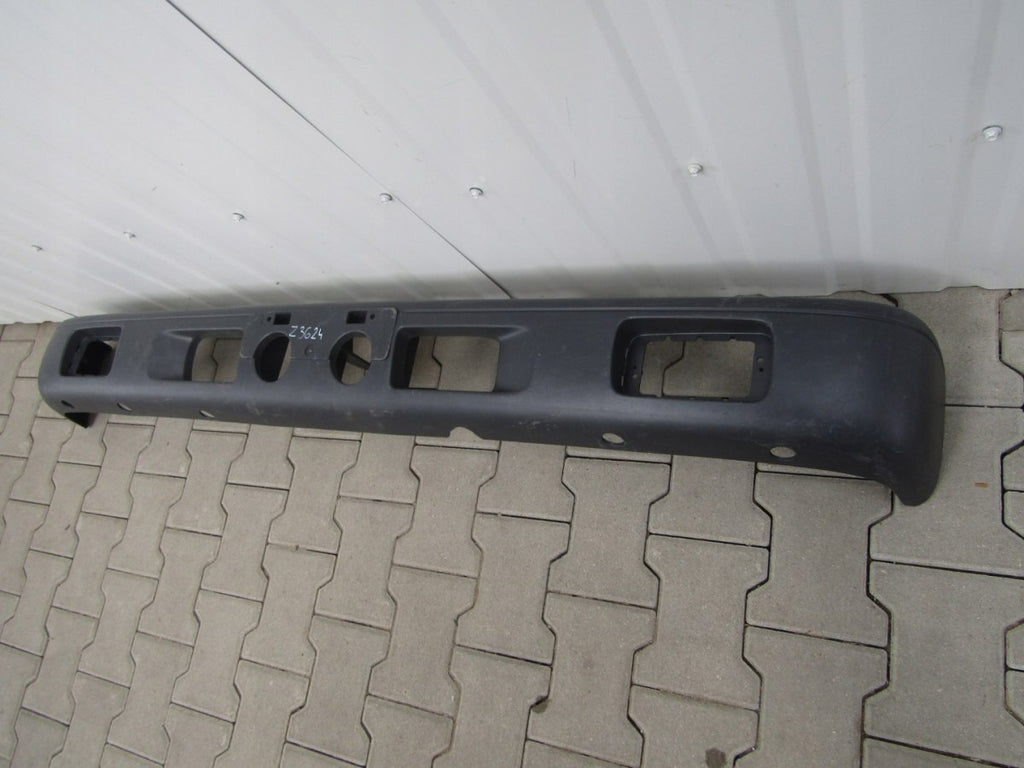 Prednji branik Nissan Atlas 92-