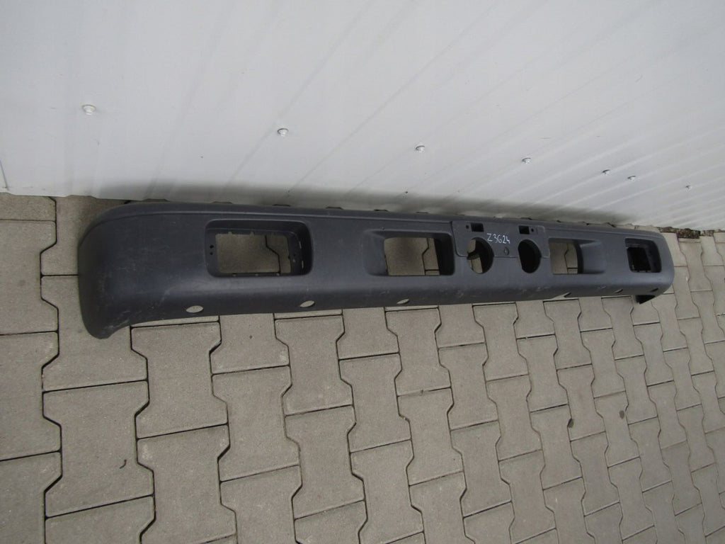 Prednji branik Nissan Atlas 92-
