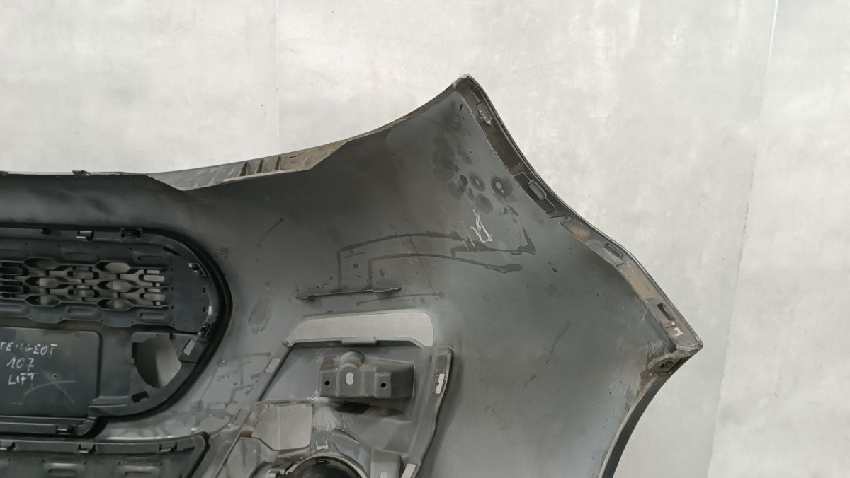 Prednji branik Peugeot 107 II Lift 12-14 / + halogeny