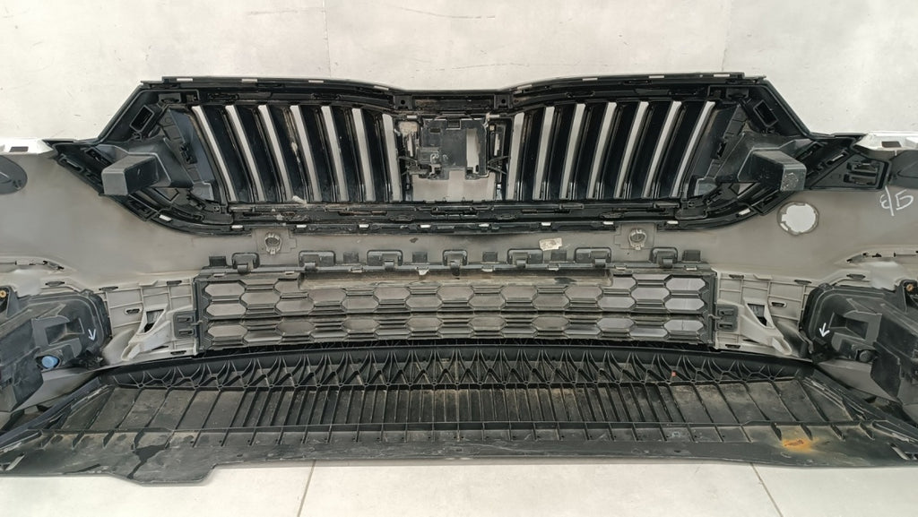 Prednji branik Skoda Octavia 4 IV 5E3 19-23 /+ podłoga + halogeny