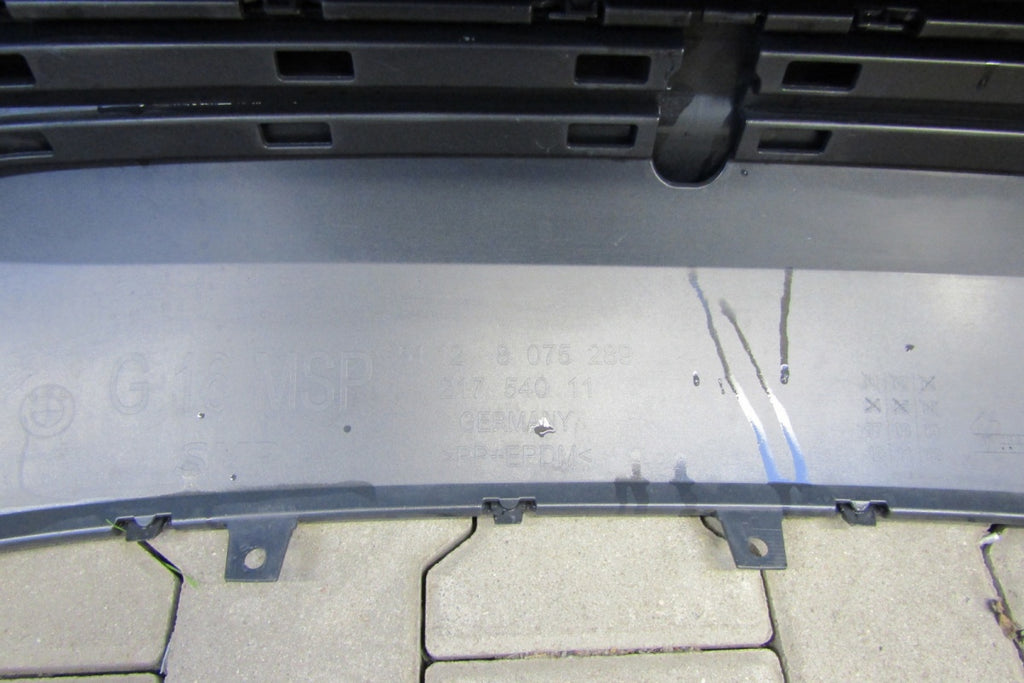 Zadnji branik BMW 8 G16 M paket 18-