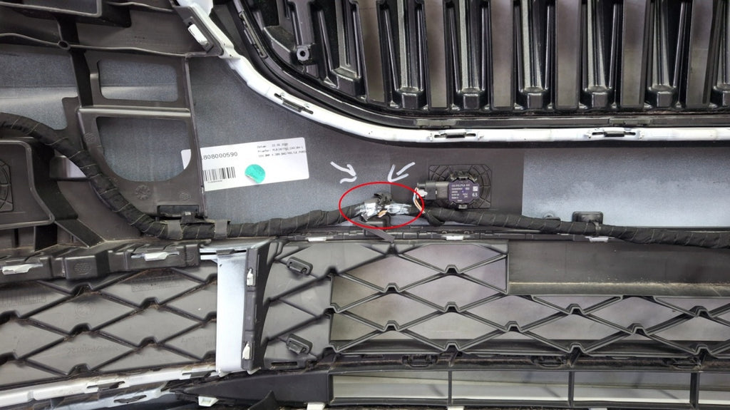 Prednji branik Skoda Superb 4 IV 24- / + Radary + PDC