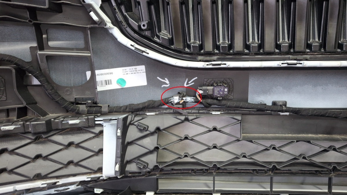 Prednji branik Skoda Superb 4 IV 24- / + Radary + PDC