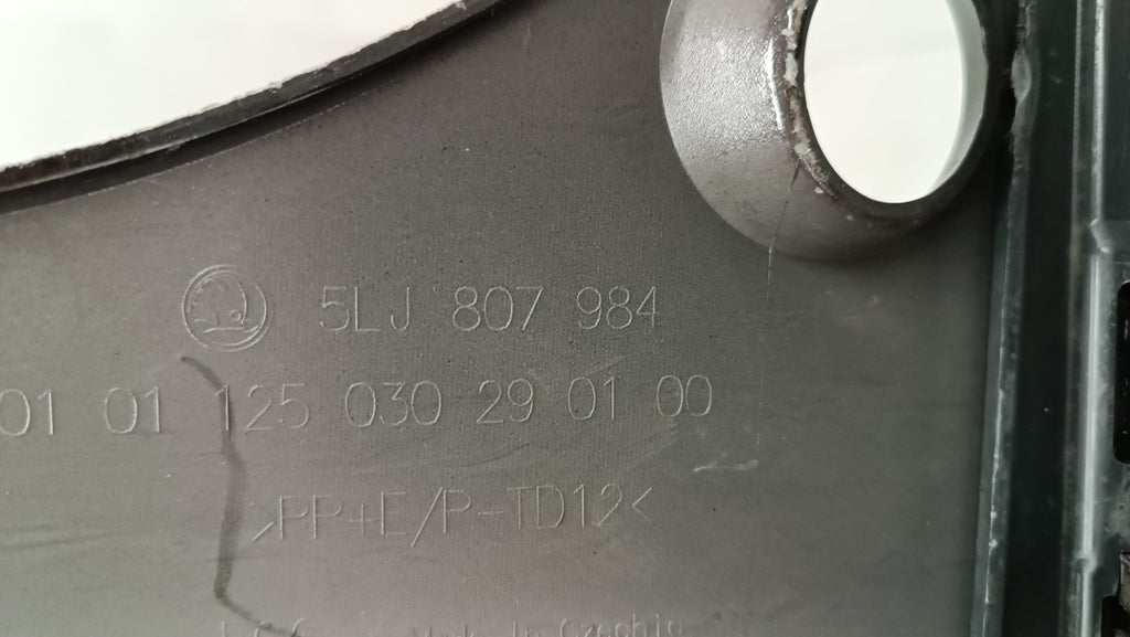 Zadnji branik SKODA Elroq 25-