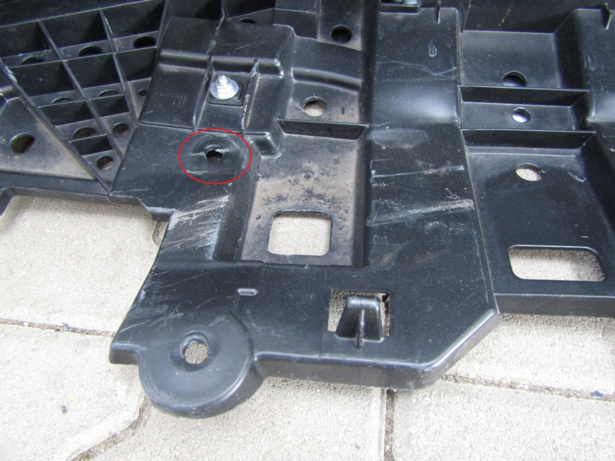 Prednji branik Toyota Yaris 4 IV 20-