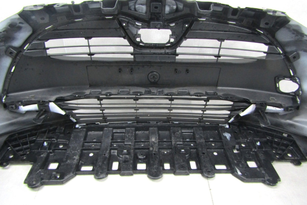 Prednji branik Toyota Yaris 4 IV 20-23