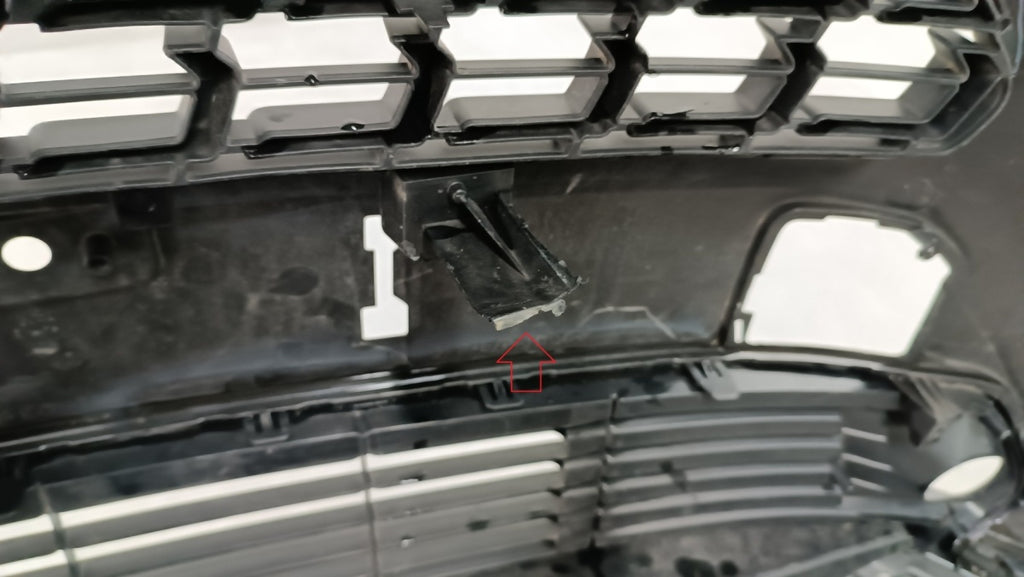 Prednji branik Toyota Yaris Cross 21-