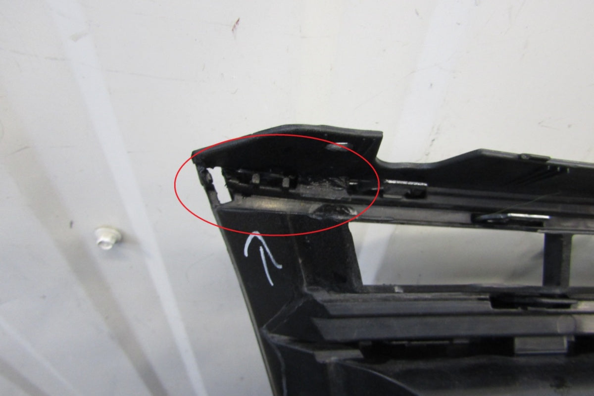 Prednji branik VW Caddy 2K5 Lift 15-