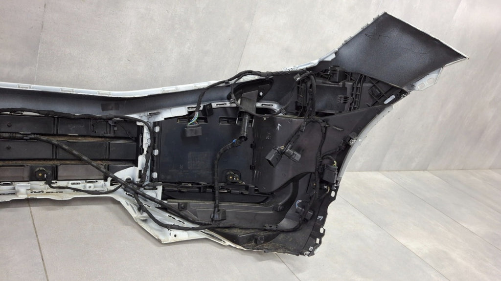 Prednji branik Volkswagen VW Touareg III lift 23- / PDC + LED