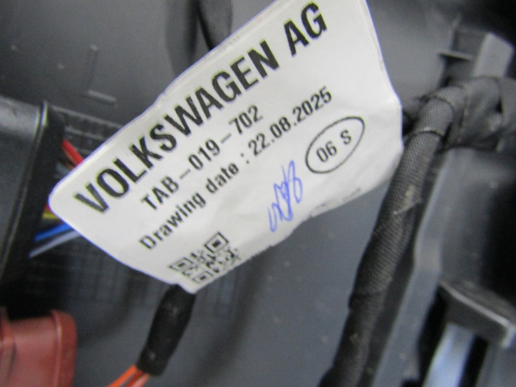 Prednji branik Skoda Superb 4 IV 3P0807221 24- /4PDC + wiązka