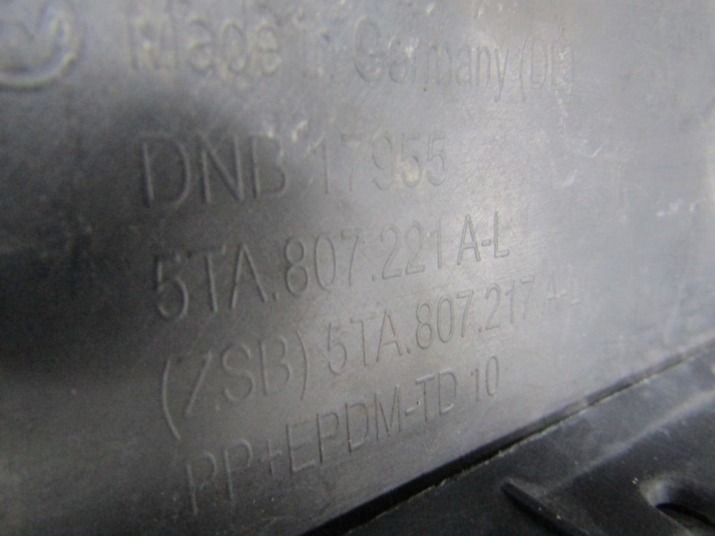 Prednji branik Volkswagen VW Touran 2 II 5TA 15- / + halogeny