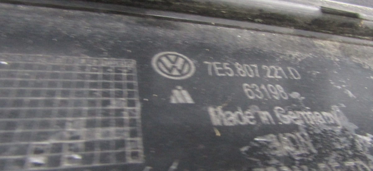 Prednji branik Volkswagen VW T6 Multivan 7E5 15-19 / + Halogen