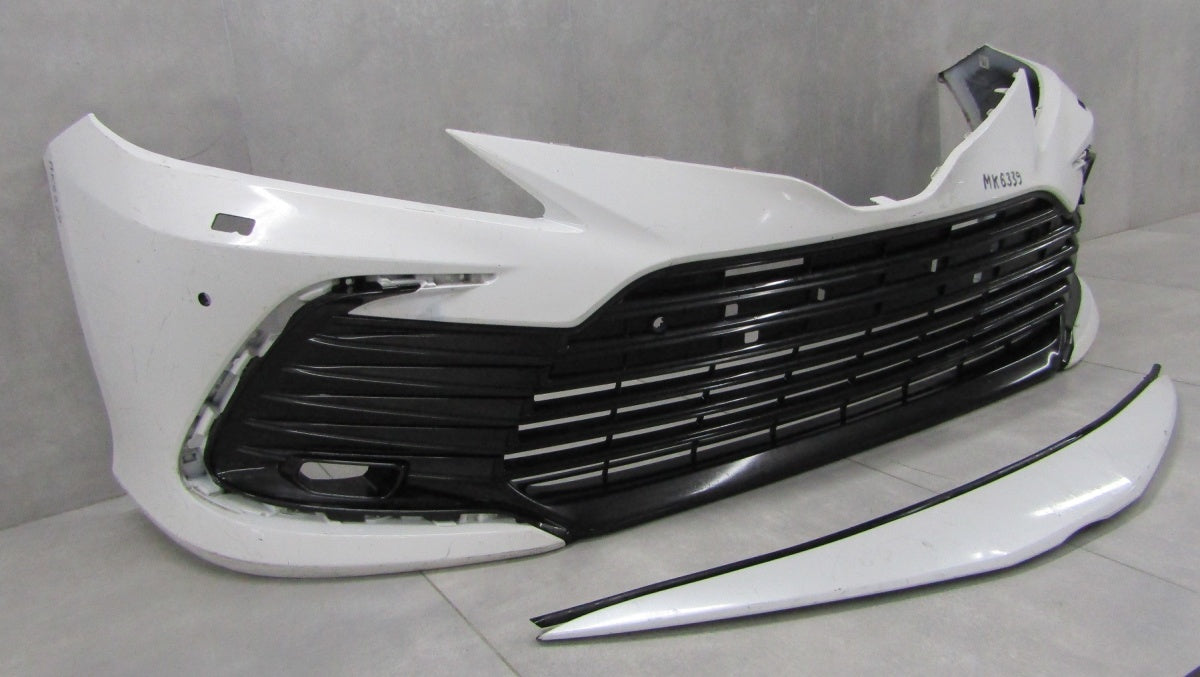 Prednji branik Toyota Camry 8 VIII LIFT 21-24 / + ATRAPA GRILLA