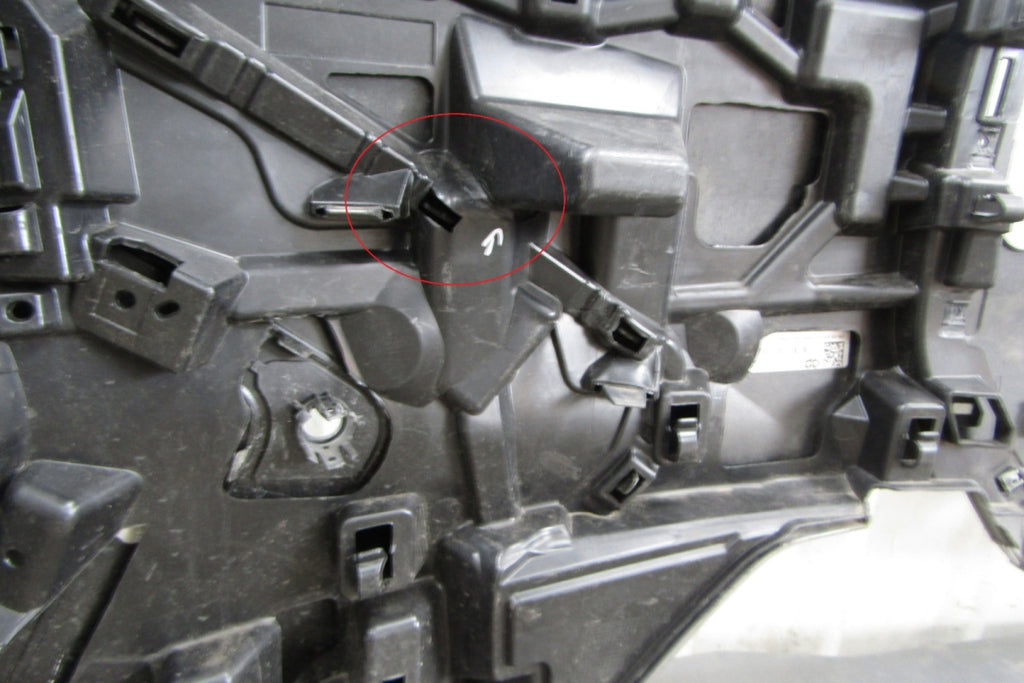 Prednji branik BMW iX I20 M paket 21-
