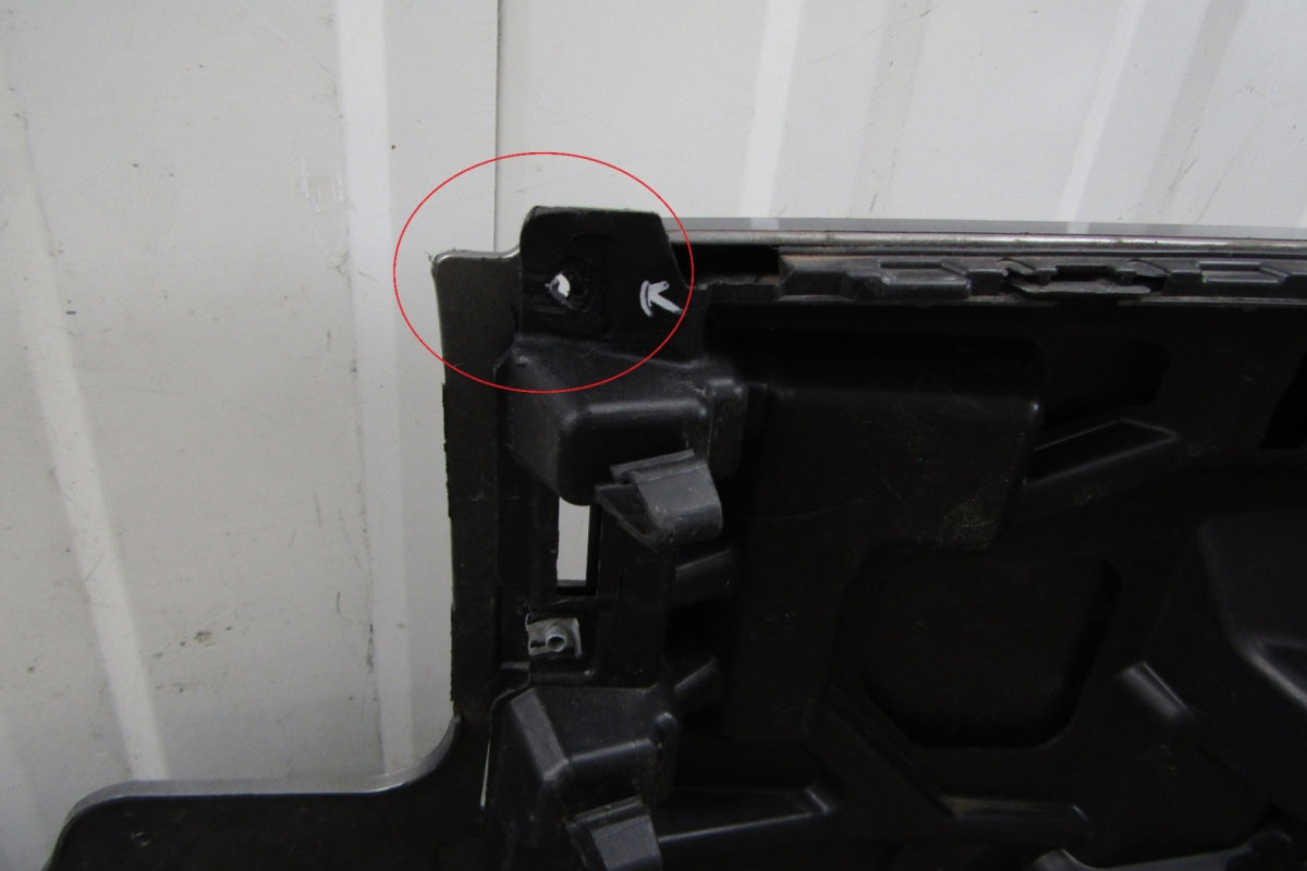 Prednji branik BMW iX I20 M paket 21-