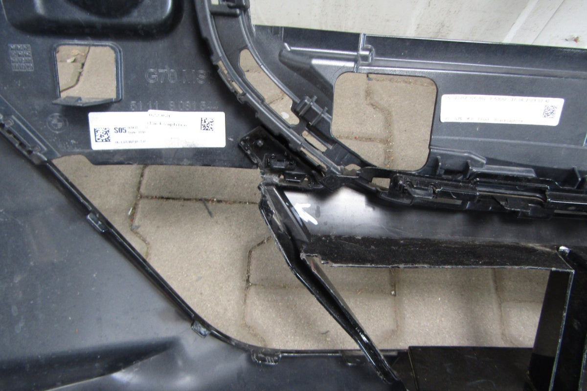 Prednji branik BMW 7 G70 M paket 22-